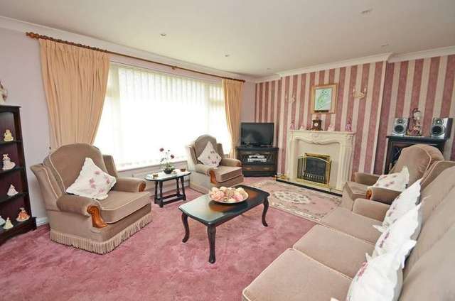  Image of 3 bedroom Detached house for sale in Landseer Close Hillmorton Rugby CV21 at Landseer Close  Rugby, CV21 4DE
