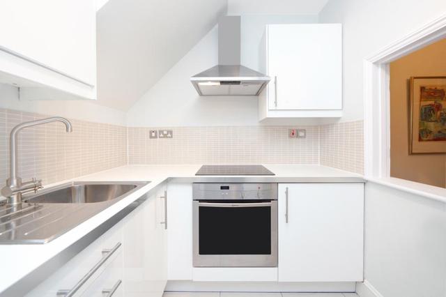  Image of 1 bedroom Flat to rent in Lansdowne Crescent London W11 at Lansdowne Crescent  London, W11 2NS