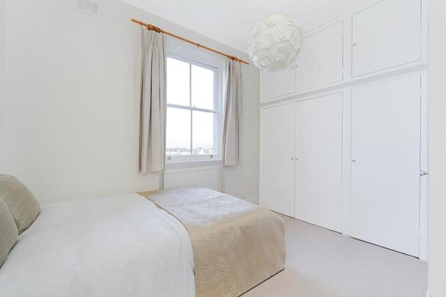 Image of 1 bedroom Flat to rent in Lansdowne Crescent London W11 at Lansdowne Crescent  London, W11 2NS