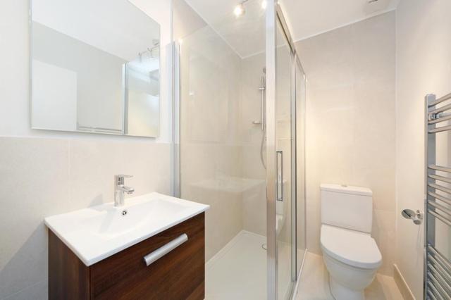  Image of 1 bedroom Flat to rent in Lansdowne Crescent London W11 at Lansdowne Crescent  London, W11 2NS