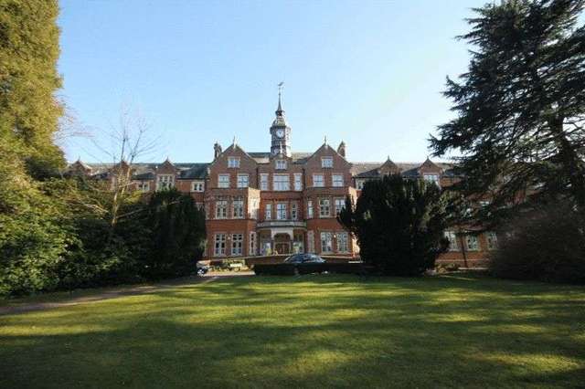  Image of 2 bedroom Flat to rent in Lavender Close Leatherhead KT22 at Lavender Close  LEATHERHEAD, KT22 8LE