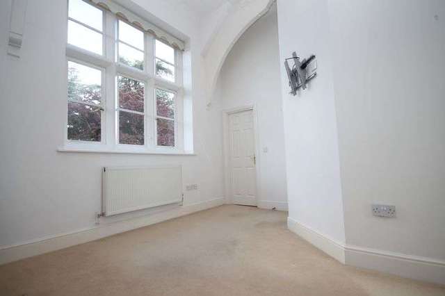  Image of 2 bedroom Flat to rent in Lavender Close Leatherhead KT22 at Lavender Close  LEATHERHEAD, KT22 8LE
