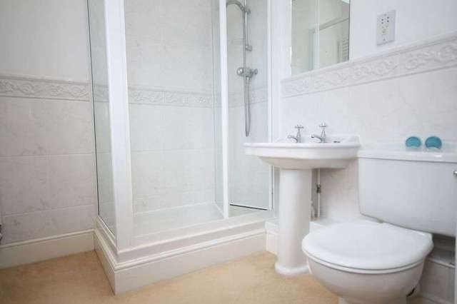  Image of 2 bedroom Flat to rent in Lavender Close Leatherhead KT22 at Lavender Close  LEATHERHEAD, KT22 8LE