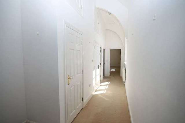  Image of 2 bedroom Flat to rent in Lavender Close Leatherhead KT22 at Lavender Close  LEATHERHEAD, KT22 8LE