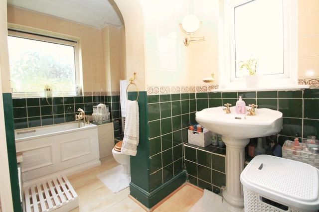  Image of 3 bedroom Detached house for sale in Lawn Lane Hemel Hempstead HP3 at Lawn Lane  Hemel Hempstead, HP3 9JF