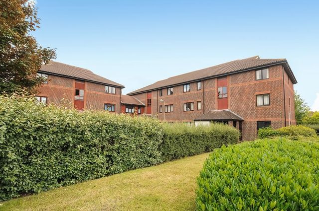 Image of 1 bedroom Flat for sale in Linacre Close Didcot OX11 at Linacre Close  Didcot, OX11 9RG
