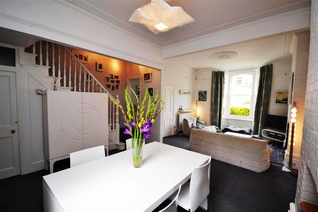  Image of 5 bedroom Property to rent in Lincoln Road London N2 at East Finchley, N2 9DJ
