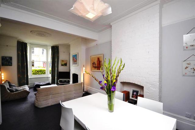 Image of 5 bedroom Property to rent in Lincoln Road London N2 at East Finchley, N2 9DJ