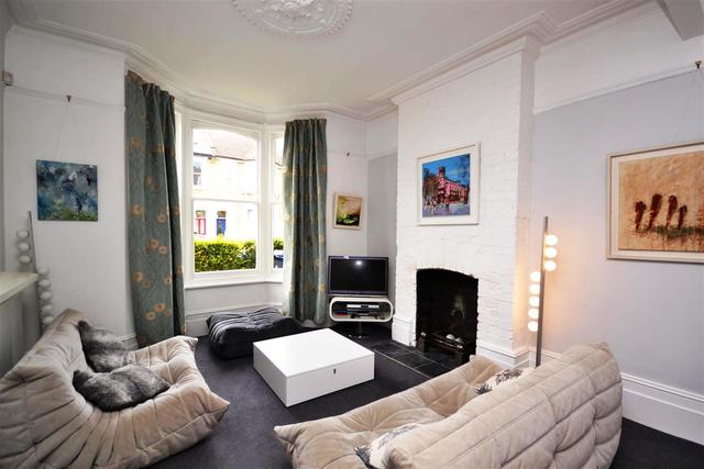  Image of 5 bedroom Property to rent in Lincoln Road London N2 at East Finchley, N2 9DJ