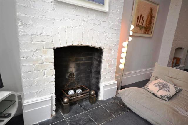  Image of 5 bedroom Property to rent in Lincoln Road London N2 at East Finchley, N2 9DJ