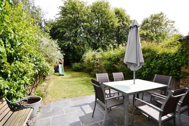  Image of 5 bedroom Property to rent in Lincoln Road London N2 at East Finchley, N2 9DJ