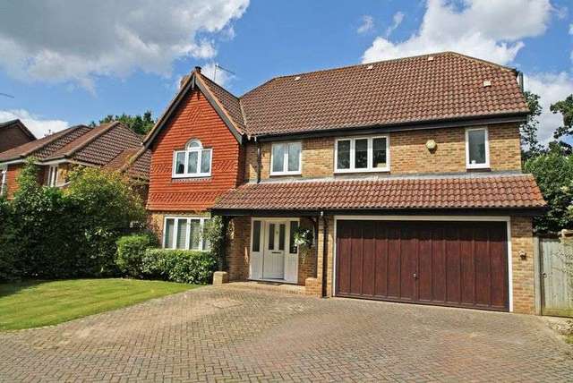  Image of 5 bedroom Detached house for sale in Lincolns Mead Lingfield RH7 at Lincolns Mead  Lingfield, RH7 6TA