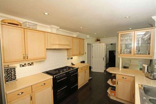  Image of 5 bedroom Detached house for sale in Lincolns Mead Lingfield RH7 at Lincolns Mead  Lingfield, RH7 6TA