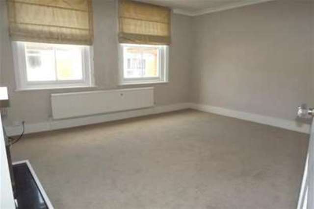  Image of 1 bedroom Maisonette to rent in Little Roke Avenue Kenley CR8 at Kenley, CR8 5NN