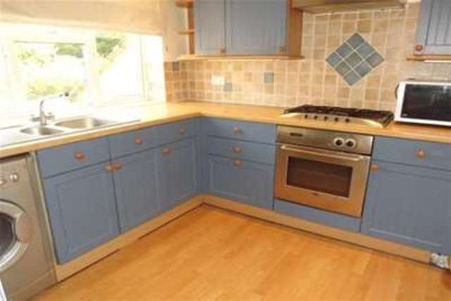 Image of 1 bedroom Maisonette to rent in Little Roke Avenue Kenley CR8 at Kenley, CR8 5NN