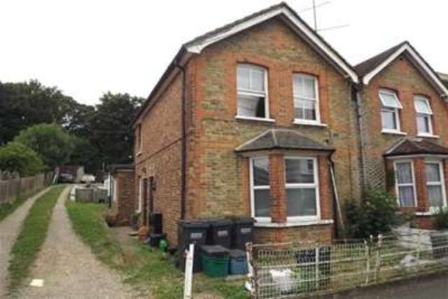  Image of 1 bedroom Maisonette to rent in Little Roke Avenue Kenley CR8 at Kenley, CR8 5NN