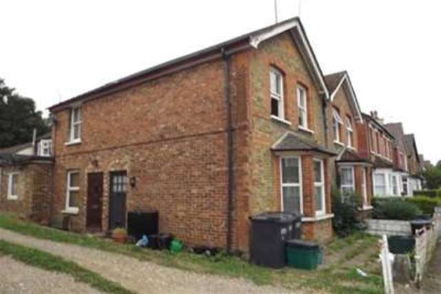  Image of 1 bedroom Maisonette to rent in Little Roke Avenue Kenley CR8 at Kenley, CR8 5NN