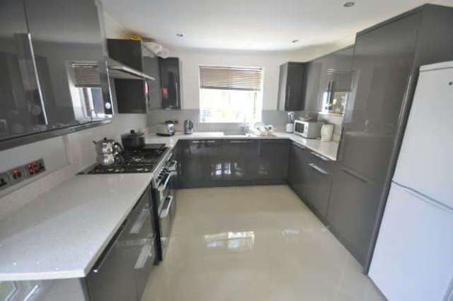  Image of 3 bedroom Detached house for sale in London Road Earley Reading RG6 at London Road  Reading, RG6 1AR