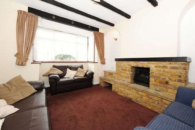  Image of 3 bedroom Semi-Detached house to rent in Long Lane Hillingdon Uxbridge UB10 at Long Lane Hillingdon Uxbridge, UB10 0EQ