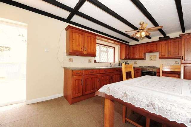  Image of 3 bedroom Semi-Detached house to rent in Long Lane Hillingdon Uxbridge UB10 at Long Lane Hillingdon Uxbridge, UB10 0EQ