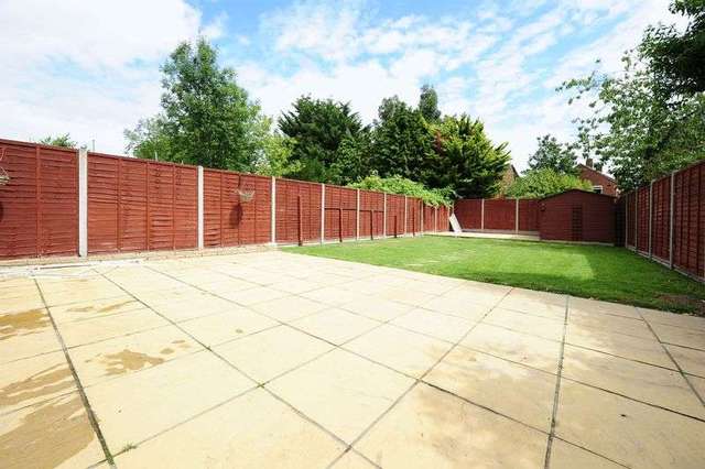  Image of 3 bedroom Semi-Detached house to rent in Long Lane Hillingdon Uxbridge UB10 at Long Lane Hillingdon Uxbridge, UB10 0EQ