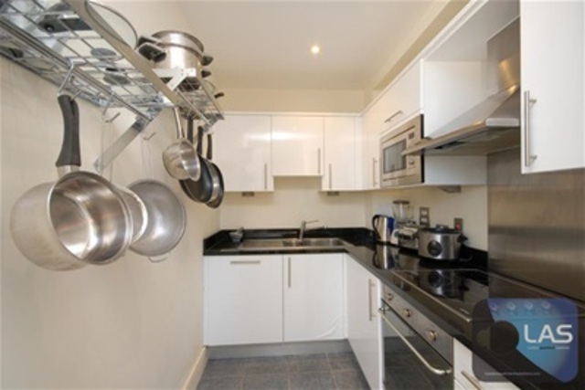  Image of 3 bedroom Property to rent in Long Lane London SE1 at London, SE1 4PD