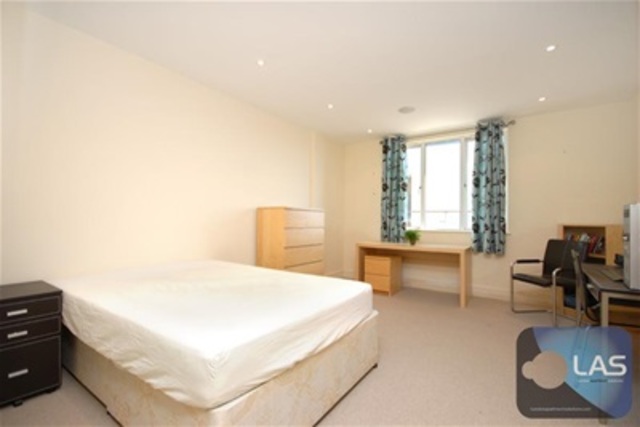  Image of 3 bedroom Property to rent in Long Lane London SE1 at London, SE1 4PD