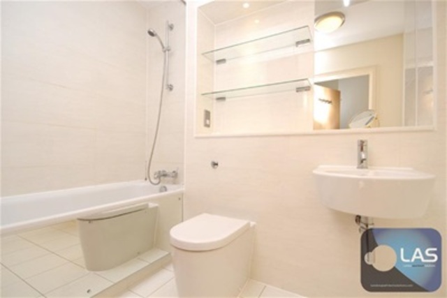  Image of 3 bedroom Property to rent in Long Lane London SE1 at London, SE1 4PD