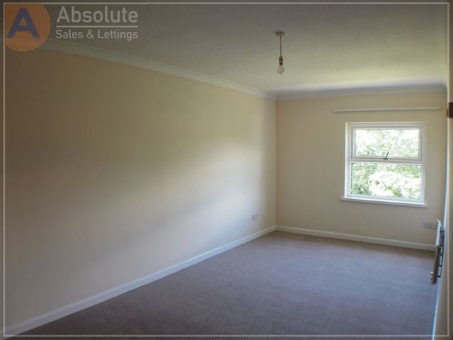  Image of 2 bedroom Flat for sale in Lower Erith Road Torquay TQ1 at Lower Erith Road  Torquay, TQ1 2PX