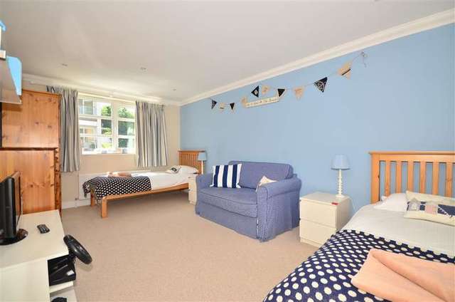  Image of 3 bedroom Flat for sale in Luccombe Road Shanklin PO37 at Shanklin Isle of Wight Shanklin, PO37 6RN