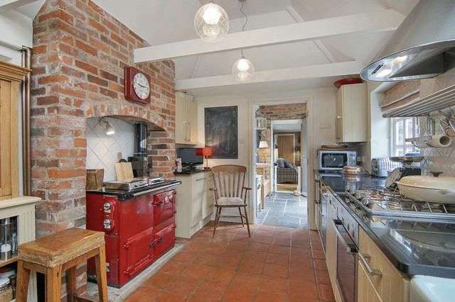  Image of 4 bedroom Property for sale in Main Street Farnsfield Newark NG22 at Main Street Farnsfield Newark, NG22 8EA