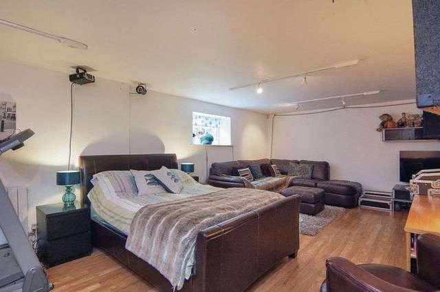  Image of 4 bedroom Property for sale in Main Street Farnsfield Newark NG22 at Main Street Farnsfield Newark, NG22 8EA