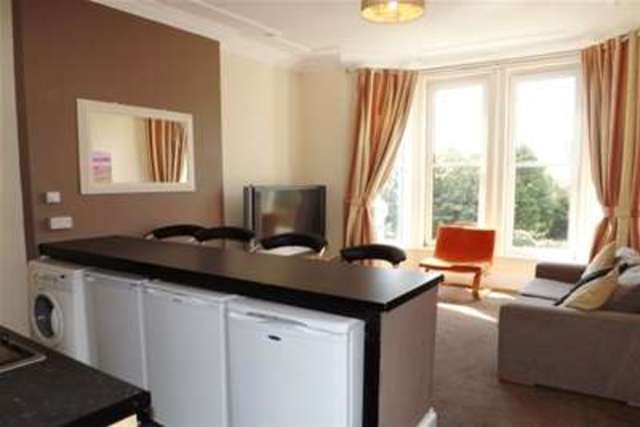  Image of 4 bedroom Flat to rent in Mannamead Road Mutley Plymouth PL4 at Plymouth, PL4 7AF