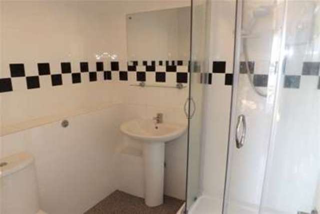  Image of 4 bedroom Flat to rent in Mannamead Road Mutley Plymouth PL4 at Plymouth, PL4 7AF