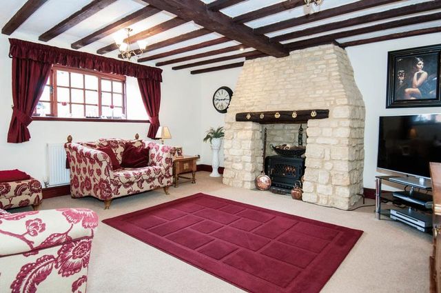  Image of 5 bedroom Detached house for sale in Manor Court Rushden NN10 at Manor Court  Rushden, NN10 0NN