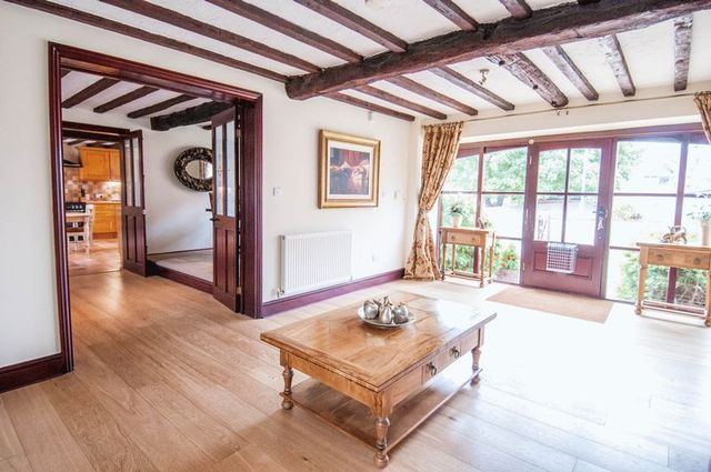 Image of 5 bedroom Detached house for sale in Manor Court Rushden NN10 at Manor Court  Rushden, NN10 0NN