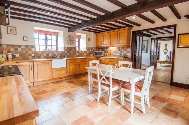  Image of 5 bedroom Detached house for sale in Manor Court Rushden NN10 at Manor Court  Rushden, NN10 0NN