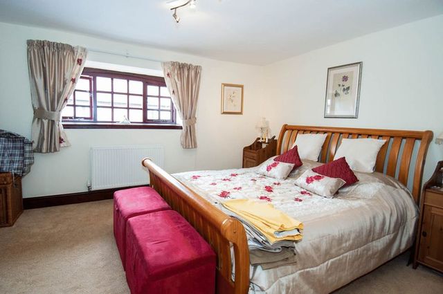  Image of 5 bedroom Detached house for sale in Manor Court Rushden NN10 at Manor Court  Rushden, NN10 0NN