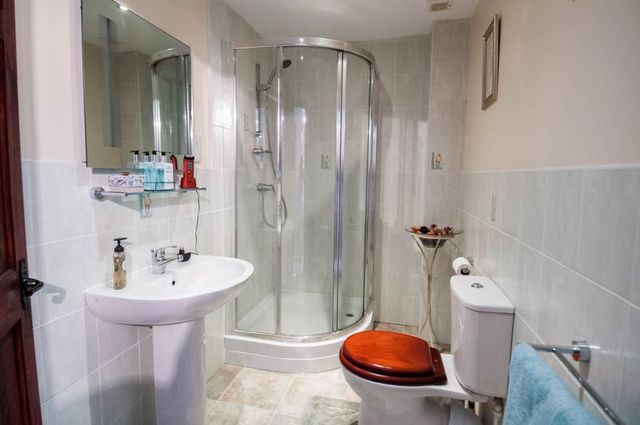  Image of 5 bedroom Detached house for sale in Manor Court Rushden NN10 at Manor Court  Rushden, NN10 0NN