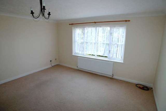  Image of 2 bedroom Flat to rent in Manor Road Sidcup DA15 at Manor Road  Sidcup, DA15 7HX