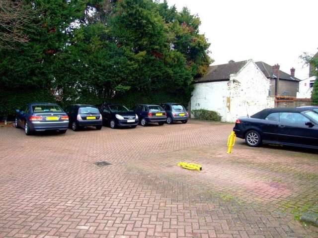  Image of 2 bedroom Flat to rent in Manor Road Sidcup DA15 at Manor Road  Sidcup, DA15 7HX