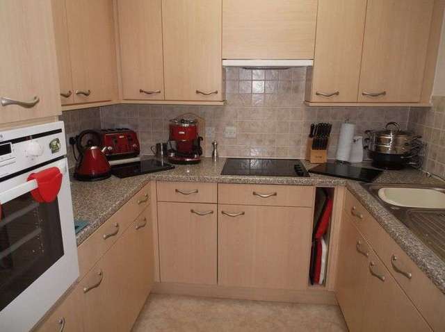  Image of 1 bedroom Flat for sale in Mount Wise Newquay TR7 at 9-19 Mount Wise  Newquay, TR7 2EJ