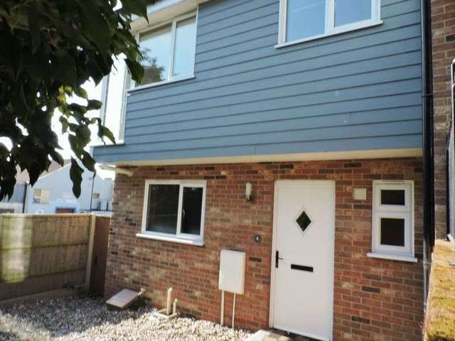  Image of 3 bedroom Terraced house to rent in Martin