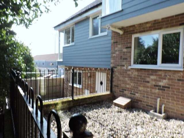 Image of 3 bedroom Terraced house to rent in Martin