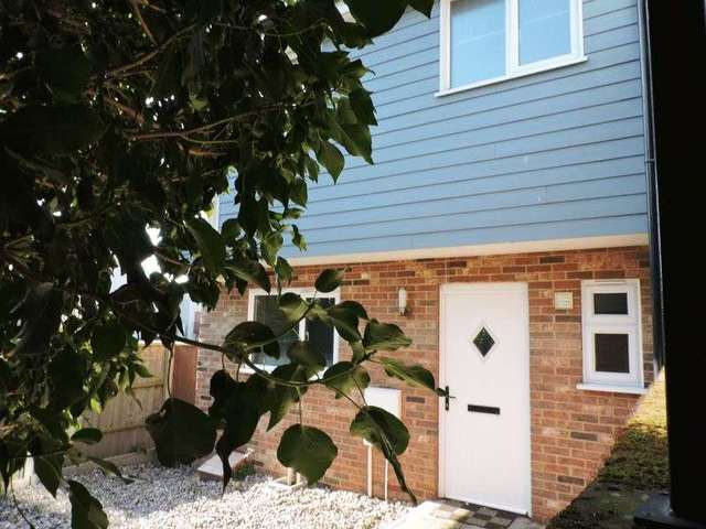  Image of 3 bedroom Terraced house to rent in Martin