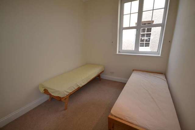  Image of 2 bedroom Flat to rent in Middlesex Road Bexhill-on-Sea TN40 at 6 Middlesex Road  Bexhill On Sea, TN40 1LP