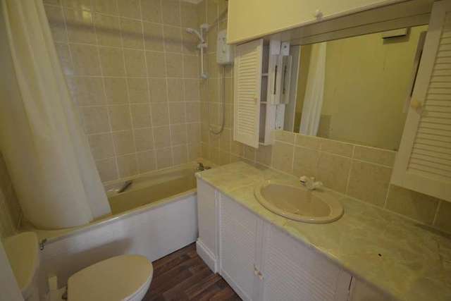  Image of 2 bedroom Flat to rent in Middlesex Road Bexhill-on-Sea TN40 at 6 Middlesex Road  Bexhill On Sea, TN40 1LP