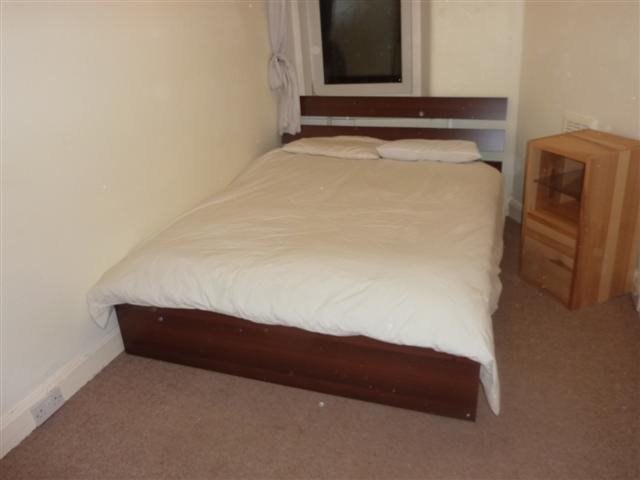  Image of 2 bedroom Flat to rent in Millar Crescent Edinburgh EH10 at Morningside Edinburgh Edinburgh, EH10 5HQ