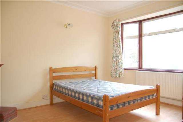  Image of 3 bedroom Terraced house to rent in Milner Road London SW19 at South Wimbledon, SW19 3AB