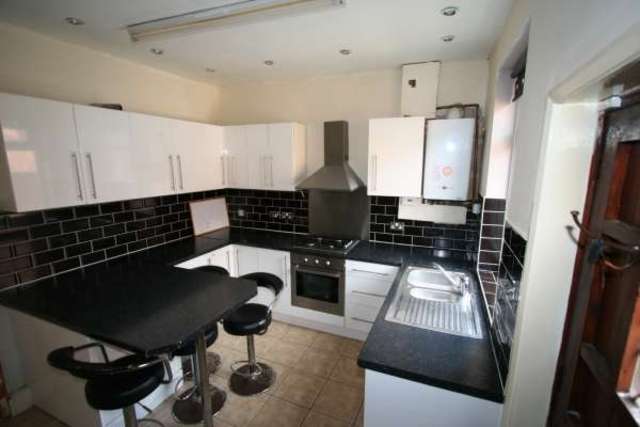  Image of 2 bedroom Terraced house to rent in Molyneux Street Rochdale OL12 at Rochdale OL12 6PZ Rochdale, OL12 6PZ